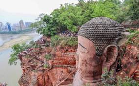 Private Tour to Leshan Giant Buddha & Huanglongxi Old Town