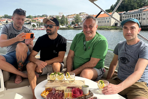 Porto: Luxury 7 Bridges Cruise, Port Wine Tasting & Sunset Shared Sunset Cruise with Welcome Drink