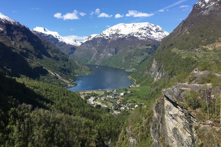 From Hellesylt: Geiranger Highlights Tour with Photo Stops