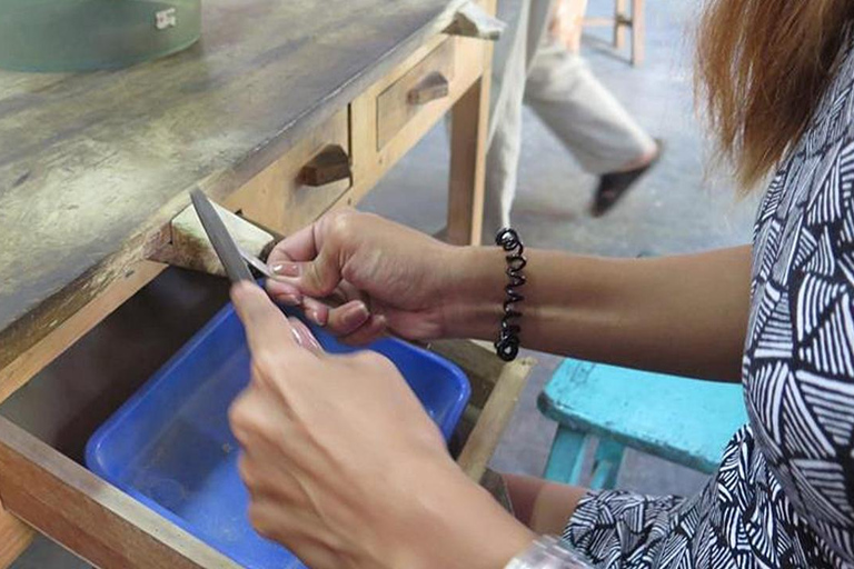 Yogyakarta: Prambanan Temple, Kota Gede & Beach Tour