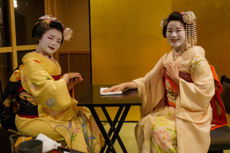 Kyoto: Meet the Geisha with Gion Historic Walking Tour