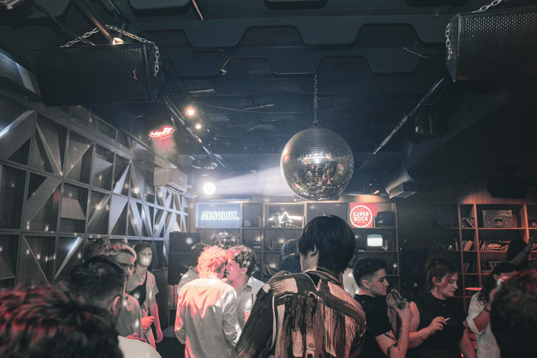 Tirana: Pub Crawl with 1 hour of Unlimited Drinks