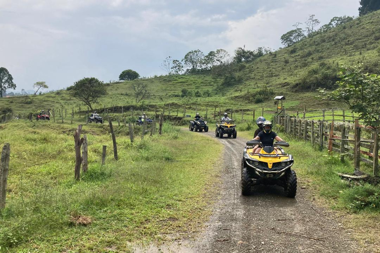 Medellín: TOUR privato in ATV 1.5H Include la cascataMedellín: TOUR privato in ATV 1,5H Con cascata inclusa