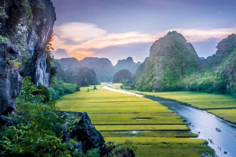 Ninh Binh: Tam Coc - Hoa Lu & Mua Höhle Ganztägige EntdeckungHanoi: Tam Coc - Hoa Lu & Mua Höhle Ganztägige Entdeckung