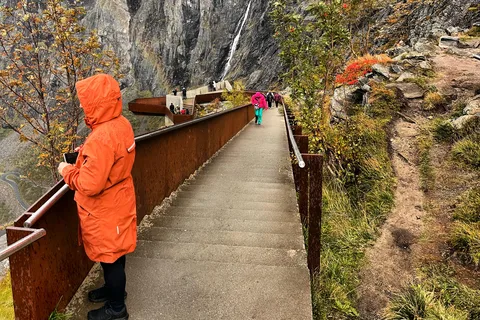 Tour privato della parete e della scala di Troll con pranzo al sacco.
