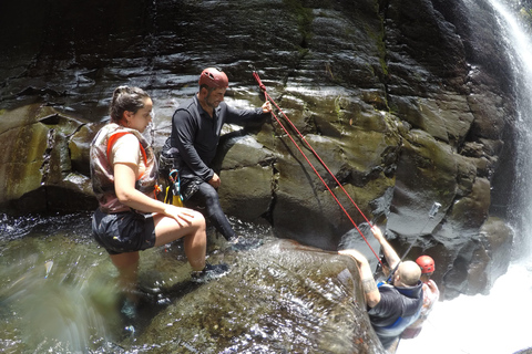 Odkryj i ciesz się kanionem Macho De Monte w Cuesta de Piedra Chiriqui.Odkryj i ciesz się Kanionem Macho De Monte w Cuesta de Piedra Chiriqui.