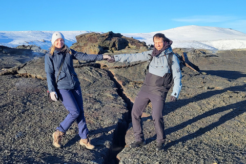 Grindavík: Caminhada no vulcão Fagradalsfjall com um guia privadoCondução autónoma: Ponto de encontro no vulcão
