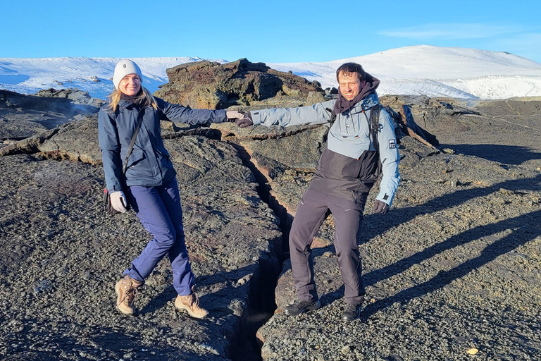 Grindavík: Caminhada no vulcão Fagradalsfjall com um guia privadoCondução autónoma: Ponto de encontro no vulcão