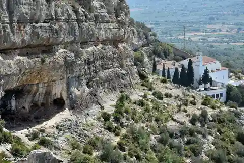 Ulldecona: Spirituel tur med hulemalerier ved Ermita Shelters