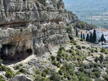 Ulldecona: Spiritual Cave Paintings Tour at Ermita Shelters