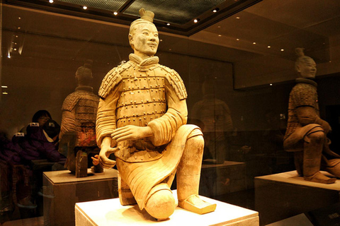 Xi&#039;an classique : Visite guidée en bus de l&#039;Armée de terre cuiteVisite en bus de l&#039;armée de terre cuite+muraille de la ville ancienne