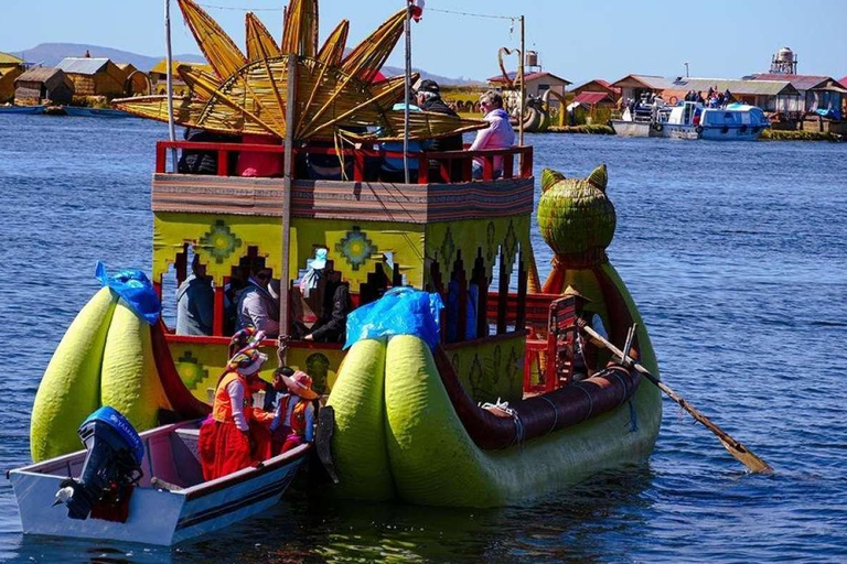 Depuis Cusco : Lac Titicaca - visite d&#039;une jounée en bus couchette