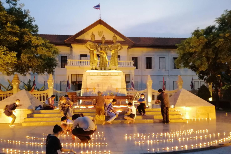 Old Chiangmai city & temples walking tour: (3 hours/1.7 km.)