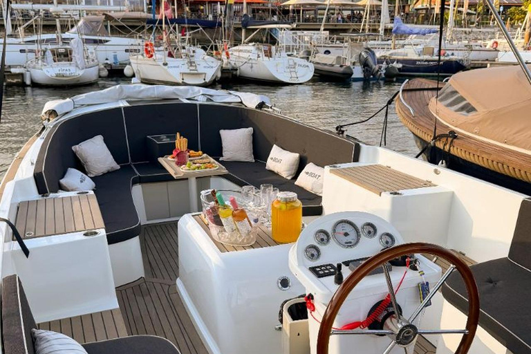 Lisbon Sunset Luxury Boat Vibes with Drinks & Pizza Lisbon Luxury Cozy Cruise with Drinks & Pizza