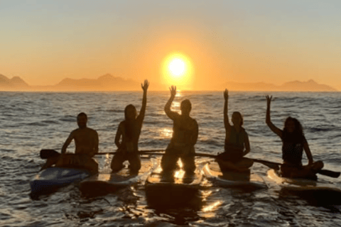 Copacabana: pagaiata di gruppo all&#039;alba con gli istruttori. Indimenticabile!