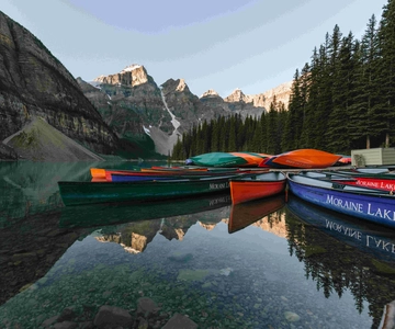 From Banff: Half-Day Moraine Lake & Lake Louise Guided Tour