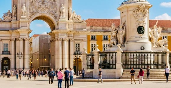 Lisbon Private Sightseeing Tuk-Tuk Tour with Hotel Pickup