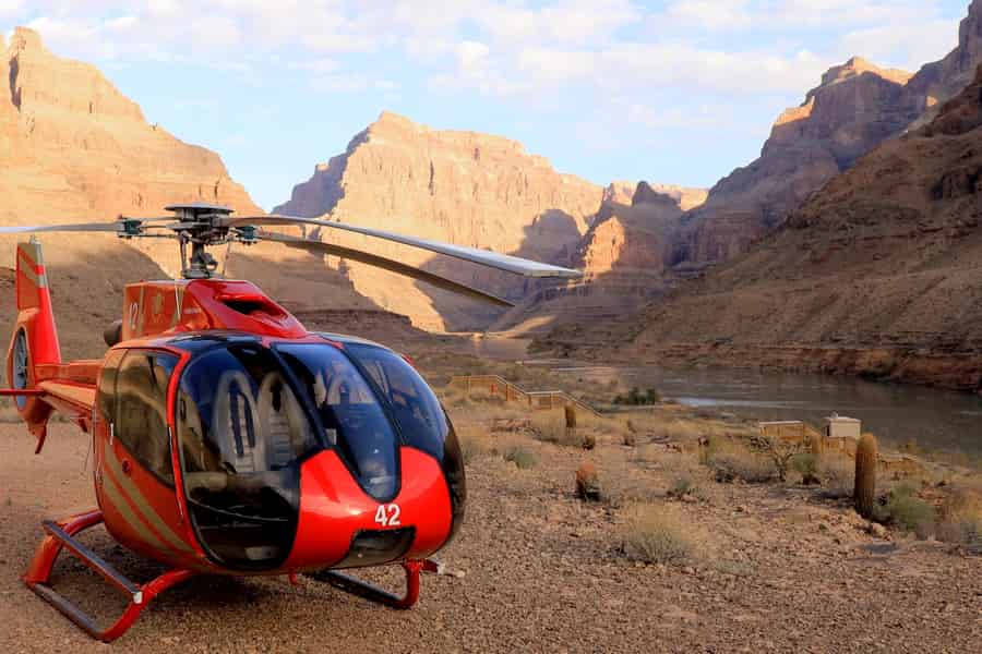 Grand Canyon West: Helikopterflug & Bootstour mit Parkeintrittsoptionen. Foto: GetYourGuide Grand Canyon West: Helikopterflug & Bootstour mit Parkeintrittsoptionen. Foto: GetYourGuide