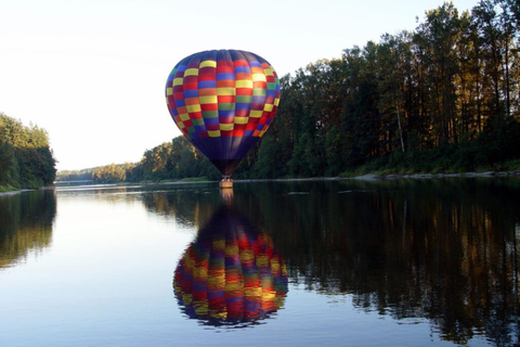 Snohomish: Sunrise Hot Air Balloon Ride with Panoramic Views