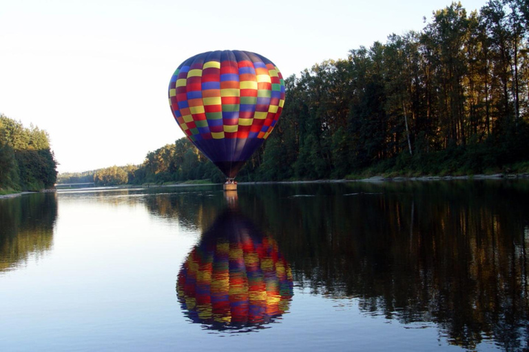 Snohomish: Sunrise Hot Air Balloon Ride with Panoramic Views