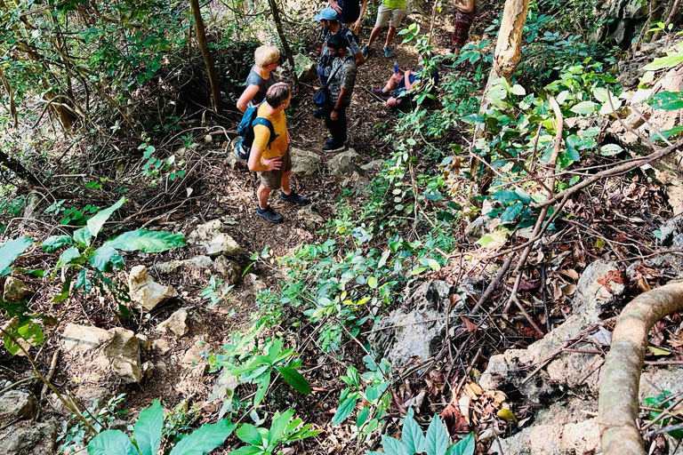 2-tägige Ha Long Bay Island Cruise Tour mit einem 3-Sterne-Kreuzfahrtschiff