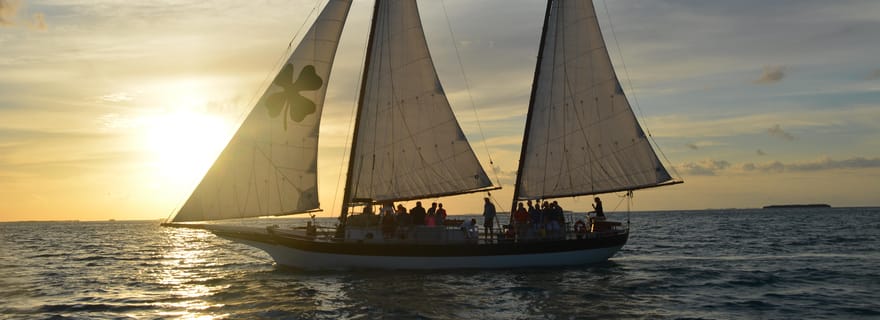 La goélette Appledore Star de Key West fait une croisière au coucher du soleil au champagne