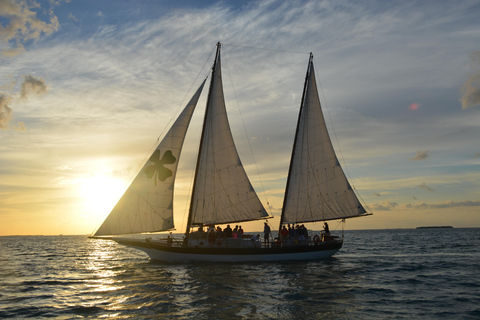 La goélette Appledore Star de Key West fait une croisière au coucher du soleil au champagne