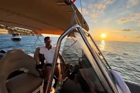 Tropea: tour in barca al tramonto con aperitivo