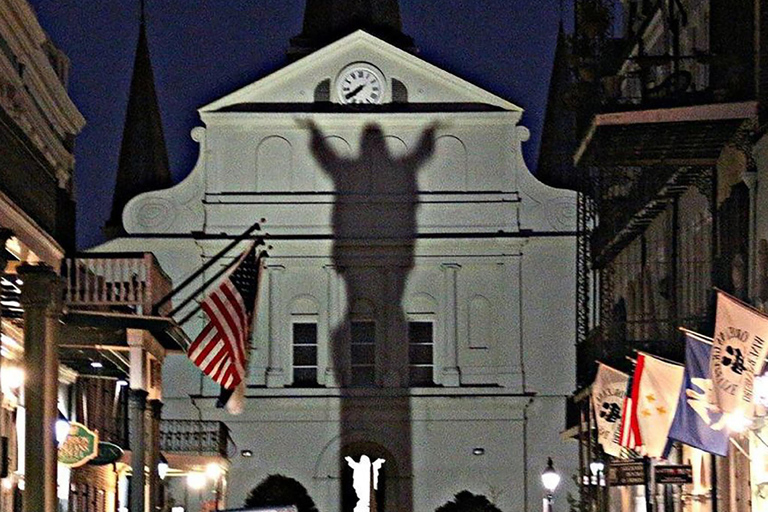 Esplora NOLA: tour a piedi di fantasmi, voodoo e storia infestata