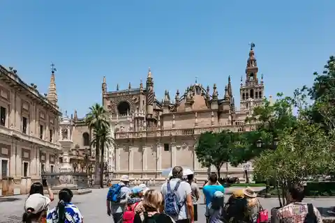 Cathedral, Giralda & Alcazar Entry With Guided Tour