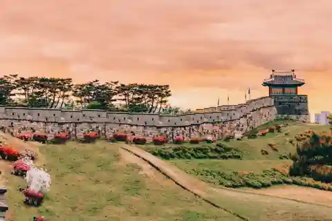 Suwon Hwaseong Fortress & Jangtaesan Tour: Autumn Leaves