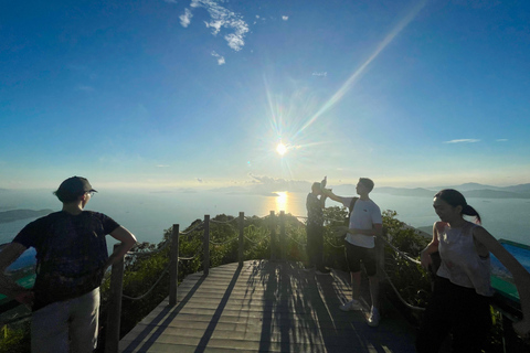 Hong Kong: 360 Panorama Sunset Hike to the Peak with Local Hong Kong: 360° Panorama Sunset Hike to the Peak with Local