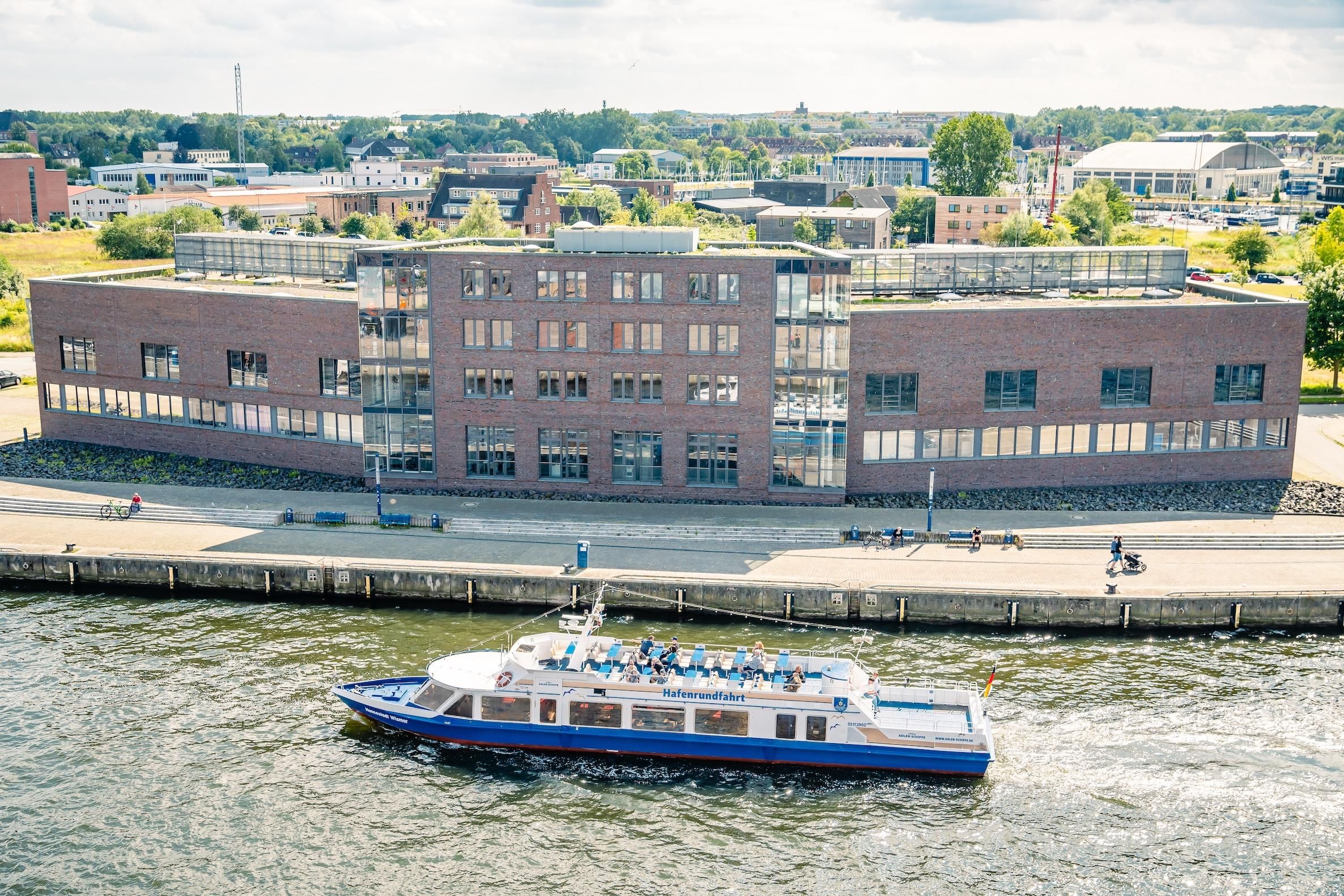 Wismar: Hafenrundfahrt mit Meerestierfang und Guide
