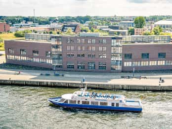 Wismar: Harbor Cruise with Sea Animal Fishing and Guide