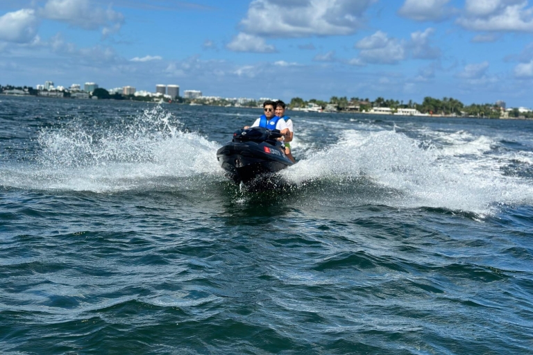 Skutery wodne Miami Beach + bezpłatna przejażdżka łodzią2 skutery wodne, 2 osoby, 1 godzina + bezpłatny rejs łodzią, wszystkie opłaty zapłacone