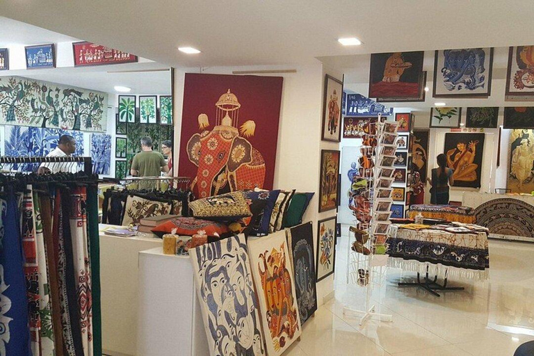 Kandy: City Tour with Temple of the Tooth & Lake Views