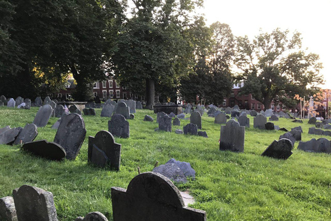 波士顿幽灵与墓碑夜行之旅