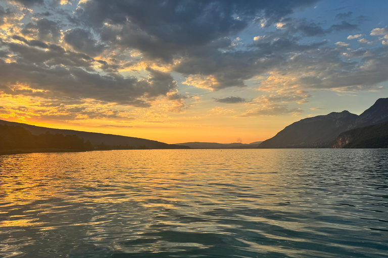 Annecy: Lounge boat cruise with skipper on the lake Dream getaway on a lounge boat on Lake Annecy