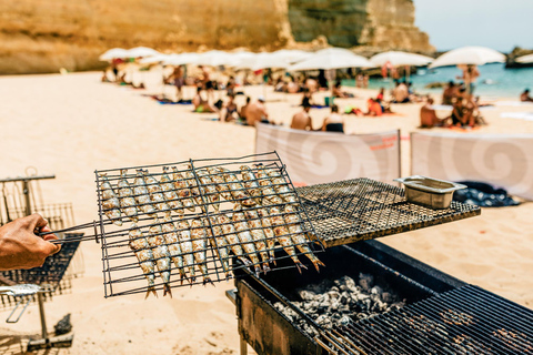 Albufeira: Sightseeingkryssning med strandgrill och öppen barAlbufeira: Sightseeing båttur med strandgrill och öppen bar