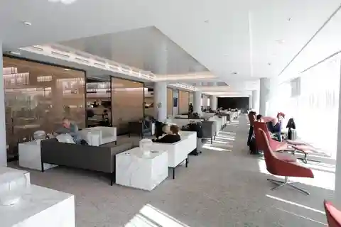 Barcelona: Tillgång till Pau Casals VIP Airport Lounge (T1)