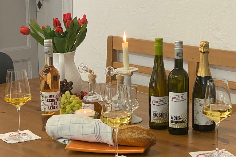 Pommern/Moselle : dégustation de vins chez le vigneronPoméranie/Moselle : dégustation de vin chez le vigneron