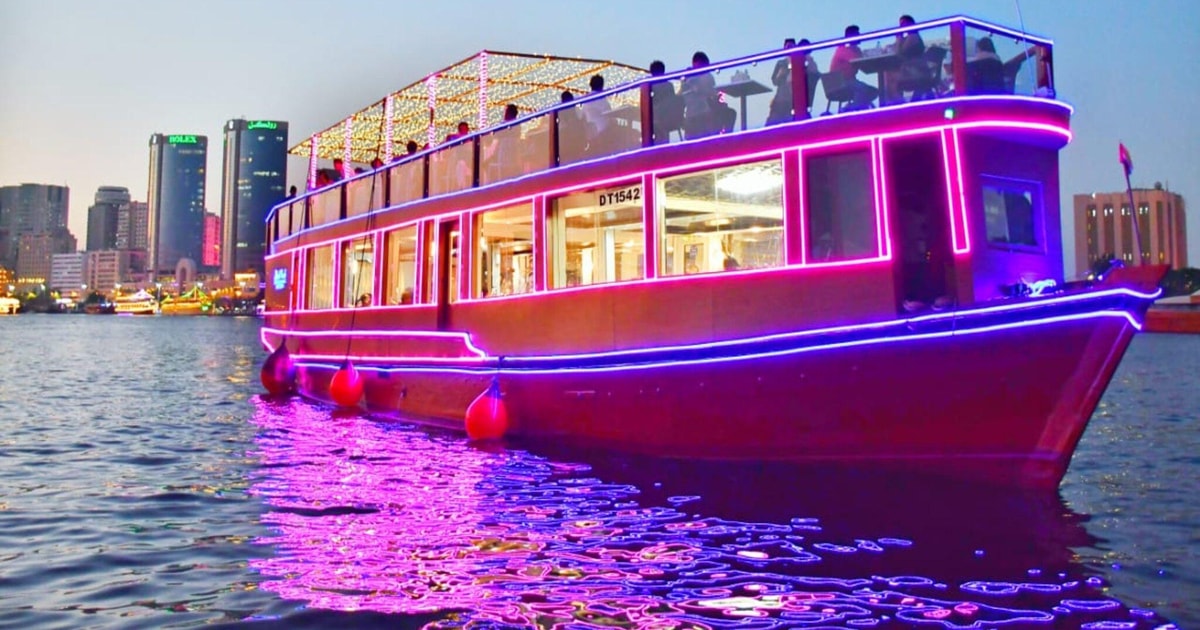 Дубай: традиционный круиз по ручью с ужином и трансфером | GetYourGuide