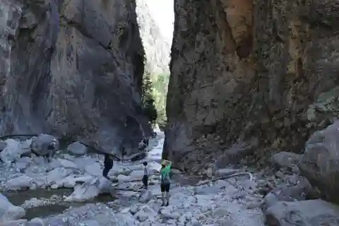 Crete: Private Guided Trek to Samaria Gorge with Transfer