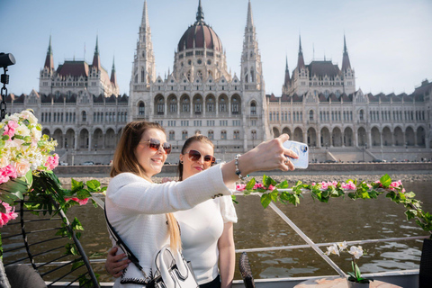 Budapest: Daytime Hop-on Hop-off Cruise with Welcome Drink Budapest: Daytime Hop - on Cruise