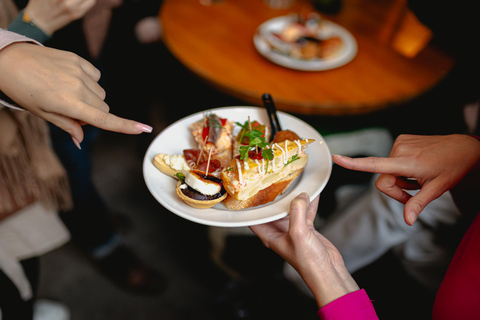 Barcelona: El Born Food Walking Tour with Tapas and Drinks