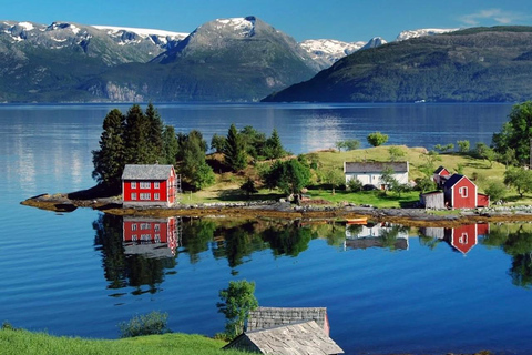 Bergen: Tour of Trolltunga, Hardangerfjord, and Waterfalls with a Spanish-speaking Guide. Bergen: Trolltunga, Hardangerfjord, and Waterfalls Tour with a Spanish-speaking Guide