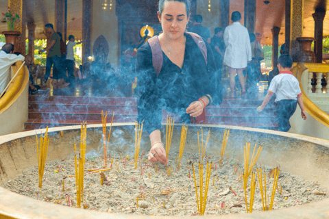 Siem Reap: Baddish Temples and City Walking Guided Tour