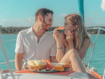 Bacalar: 4hr Private Sailing Tour with Guacamole & Drinks