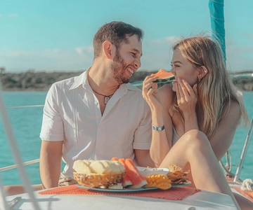 Bacalar: 4hr Private Sailing Tour with Guacamole & Drinks