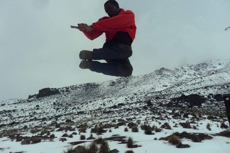 Tanzanie : Circuit privé de 4 jours pour l&#039;ascension du Mont Meru